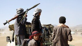 후티 반군, 美에 미사일 첫 반격… 헤즈볼라 “홍해 전쟁터 될 것”