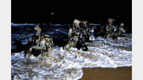 해군특수전전단 특전요원(UDT/SEAL) 해안침투 훈련[청계천 옆 사진관]