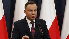폴란드 대통령, 체포된 측근 2주 만에 사면…신구권력 갈등 격화