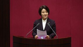 정의당 이은주 의원직 사퇴… ‘기호 3번’ 지키기 꼼수 지적