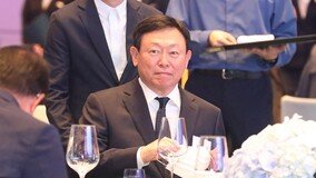 신동빈 “4대 신성장 동력 육성… 부진한 사업은 매각할 것”