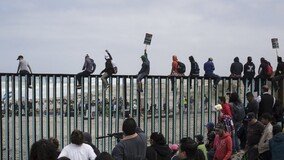 “美-캐나다 국경에도 장벽 건설하자”…美대선 최대 쟁점 된 ‘불법이민’