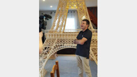 71만개 성냥 에펠탑, “시판용 안써” 기네스 퇴짜