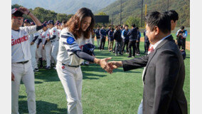 김원중 “롯데, 결코 약하지 않아…가을야구 할 수 있다”