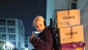 “오빠는 내 뒤에 있어” 25살 러시아 아내, 새벽배송으로 암 투병 남편 지켜