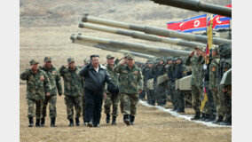北 김정은, 탱크 훈련 지도…신형 탱크 몰며 “전쟁준비 완성 철저히”