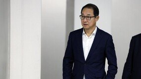 ‘민주당 돈봉투 의혹’ 전·현직 의원들 첫 재판서 혐의 부인