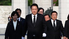 조국혁신당, “尹, 4·19 공식행사 대신 혼자 참배”