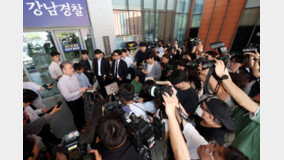 김호중, 지하주차장 통해 출석…경찰, 취재진 원천봉쇄