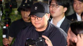 “취재진 있다” 귀가 거부하던 김호중 “죄지은 사람 무슨말 하겠나”