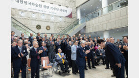 尹 “국제 학술기관과 협동연구 확대…혁신으로 새 도약”