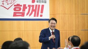 尹 지지율 8주째 30% 초반…민주 33.8%, 국힘 33.1%[리얼미터]