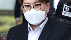 김호중 팬 “100억 원 기부 정상참작” 요구…알고 보니 75억이 ‘앨범’