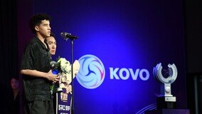 9시즌 만에 MVP 타이틀 되찾아온 레오…역대 최다 수상 기록 늘렸다!