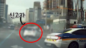 운 없는 ‘수배자’ 도로 한복판서 차 멈춰…밀어준 경찰에 덜미
