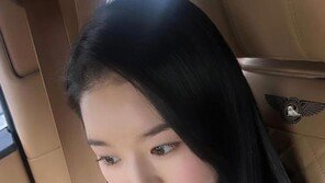 ‘조재현 딸’ 조혜정, 400만원 대 명품 목걸이+벤틀리타고