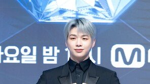 ‘Idol Pick’ Kang Daniel, the 2025 season greetings you want [DA:Chart]