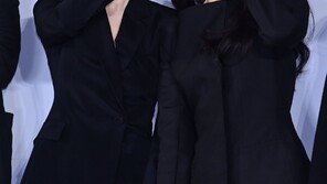 Song Hye-kyo and Jeon Yeo-bin, lovingly