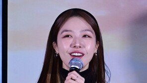 Bang Min-ah, still smiling