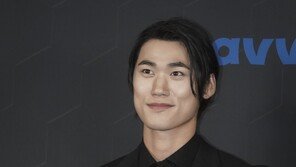 Lee Dong-gyu, Gentle Smile (Queen‘s Game) [DA Photo]