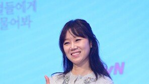 Gong Hyo Jin, thumbs up!