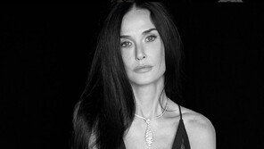 Demi Moore in her 60s, got a shot and became younger? Dizzying see-through upper body [DA★]