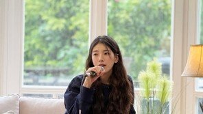 Top actress Suzy? Now, she‘s the ‘Romantic Busker’ Suzy!