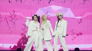 aespa Winter “S.ES Bada Senior and ‘Dreams Come True’ Stage Honor” (SM 30th Anniversary Concert)