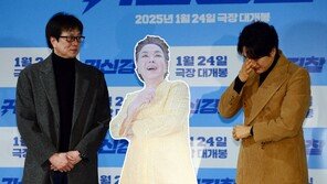 Shin Hyun-joon cries after seeing the life-size portrait of the late Kim Soo-mi