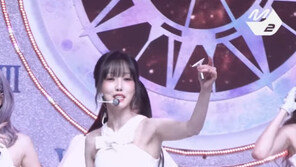 “I thought it was a cliff” Girlfriend Yuju, high heel heel breaks while dancing ‘dizzy’… Extremely dangerous moment