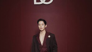 Jung Hae-in, Attends Milan Fashion Show… Burgundy Set-up ‘Steals Eyes’