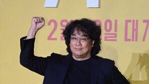 Director Bong Joon-ho, fist clenched!