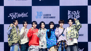 “Role Model SKZ” JYP‘s New Boy Group Kickflip, Full of Positive Energy ‘Debut’ (Comprehensive) [DA:On-site]