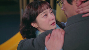 Jeon So-min ♥ Choi Daniel caught just before kissing… Skinship at the kids’ playground (Oh Ji-song)