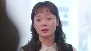 Jeon So-min, endured an affair and divorce… Cries at her mother’s 60th birthday party (Oh Ji-song)