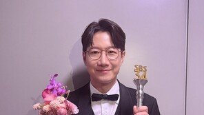 Jo Woo-jong, first award from SBS… “‘Same Bed, Different Dreams 2’→♥Thank you to Jung Da-eun”