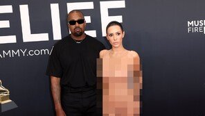 ‘Kanye♥’ Bianca, daring all-nude exposure red carpet fashion [DA:Hollywood]