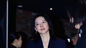 Lee Young-ae, in a position like oxygen