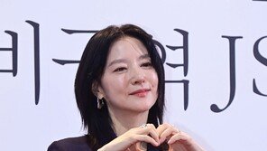 Lee Young-ae, a heart that melts fans‘ hearts