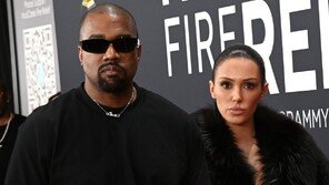 Kanye West ♥ Bianca Sensei, Divorce After Naked Performance? “How Many Misinformations?” [DA:Hollywood]