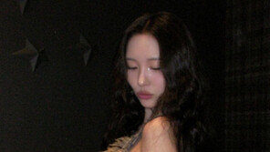 Sunmi, are you wearing pants or are you covering them up? Unique styling [DA★]