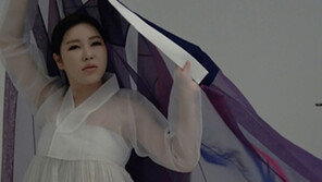 ‘Comeback’ Song Ga-in, Bold in See-through Hanbok… Jacket Photoshoot Site Revealed