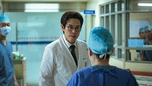 Seol Kyung-gu, first time playing a doctor… Unique charisma (Hyperknife)