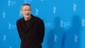 Hong Sang-soo, photo time alone… ‘full-term’ Kim Min-hee, who left the country with him, did not attend [DA:Issue]