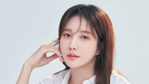 Lee Ji-ah, overcomes family controversy head-on with genuine ‘big history view’ [Comprehensive]