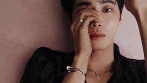 Choo Young-woo reveals her inner beauty and decadence… her eyes are different from the rest [Photoshoot]