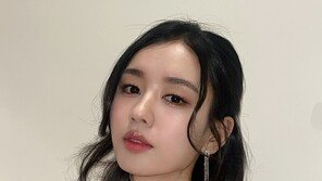 Eun-jin Ahn, eye-catching slit dress… beauty on the rise [DA★]