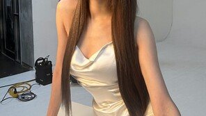 Lee Sung-kyung, sexy in a silk dress… captivating beauty [DA★]