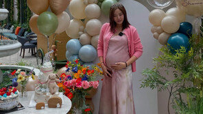 Son Dam-bi, who is pregnant, receives a luxurious baby shower… Expecting to give birth in April amidst celebrations [DA★]