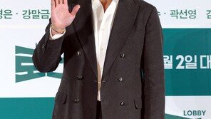 Third directorial challenge… Will Ha Jung-woo’s black comedy ‘Lobby’ work?
